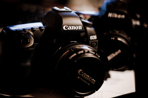 Canon 5D Mark II vai Nikon D700