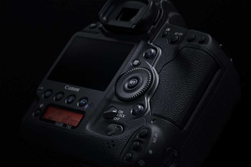 Canon EOS-1D X aizmugure