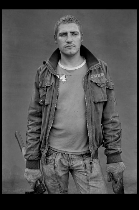 1.	Māris Maskalāns. Maigonis Stangovičs (22 gadi), zvejnieks. Nagļi. 2009. Sudraba želatīna kopija, tonēta selēnā un sēpijā.