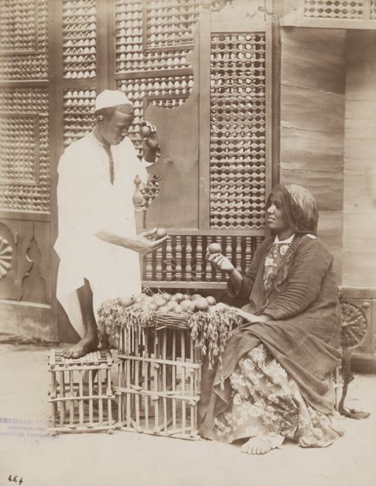 Žans (Johanness) Paskāls Seba (Jean Pascal Sébah, 1872–1947). Augļu pārdevēja (Āfrika). 19. gs. beigas – 20. gs. sākums. M. K. Čurļoņa Nacionālā mākslas muzeja kolekcija