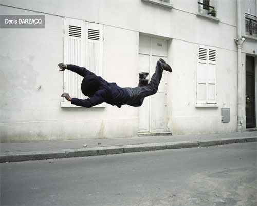Fotogrāfija no sērijas The Fall © 2006 Denis Darzacq, courtesy Agence VU